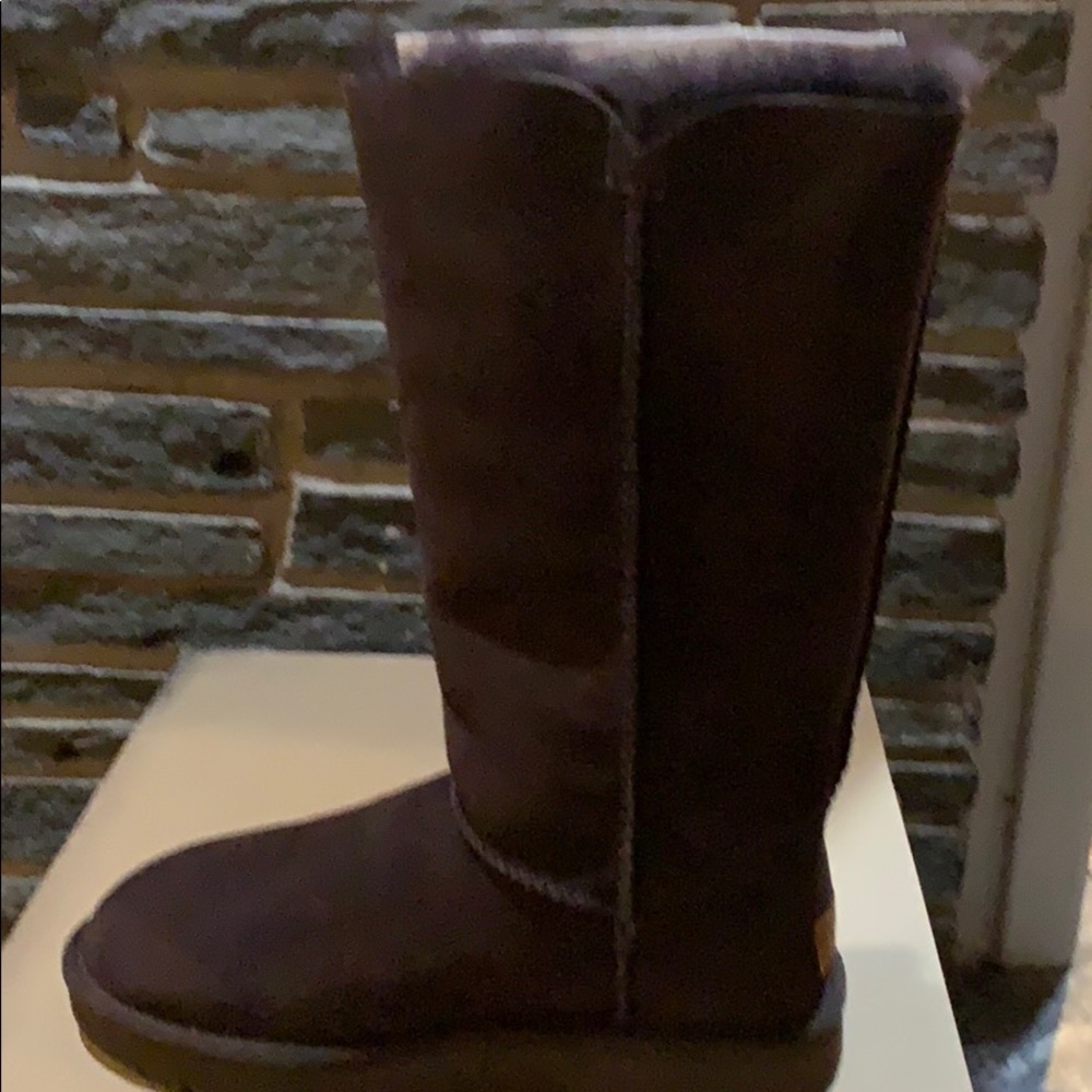 NEW UGG BAILEY BUTTON TRIPLET II